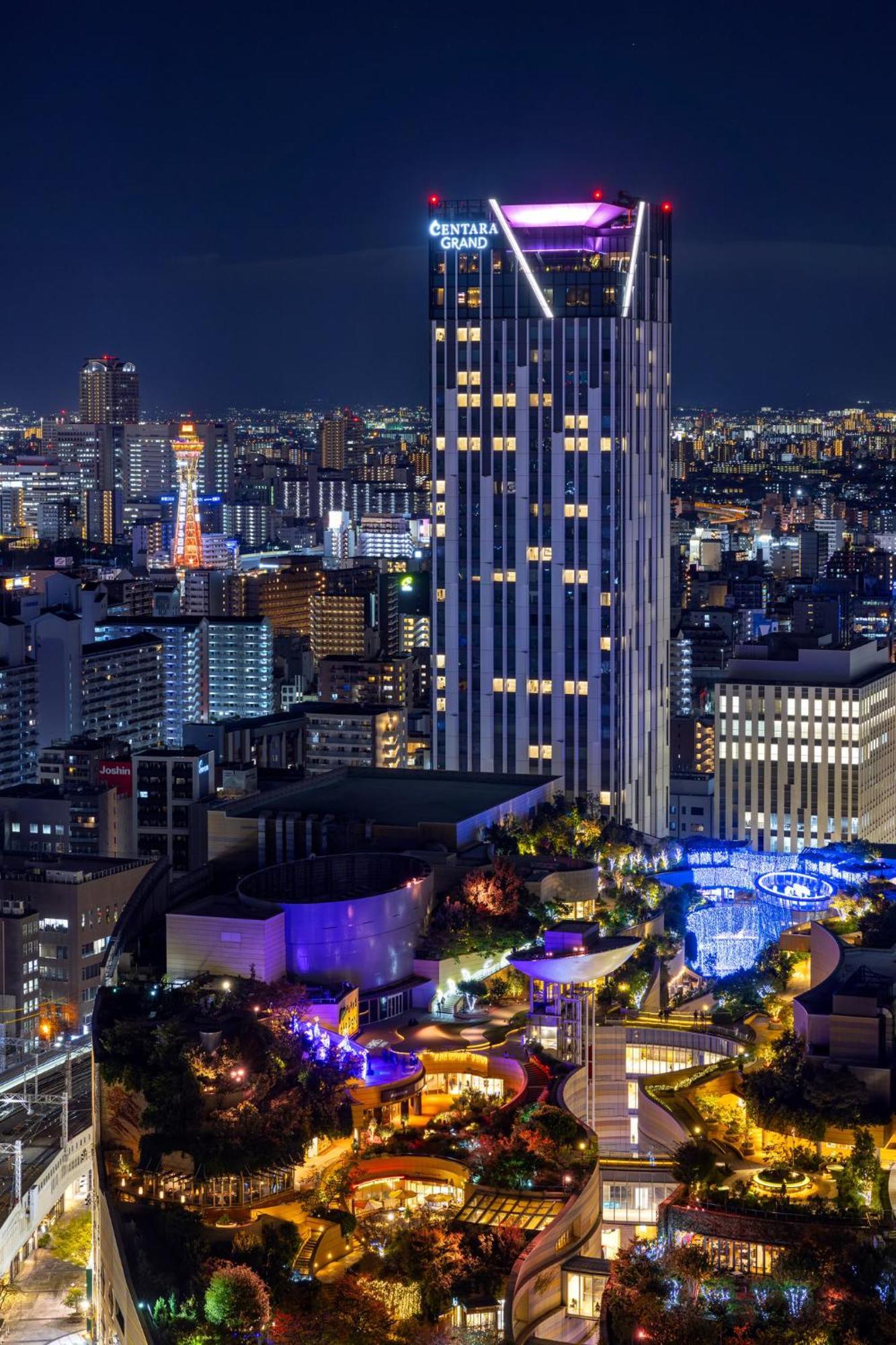 Centara Grand Hotel Ósaka Exteriér fotografie The hotel at night